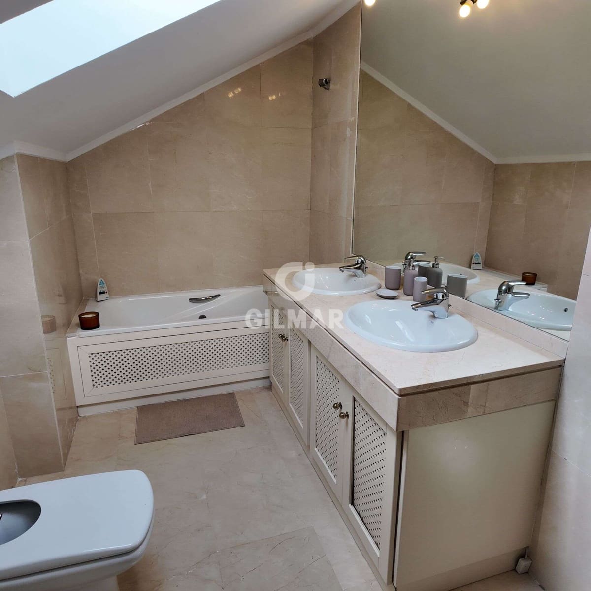 3 soverom Penthouse til salgs i Sotogrande med svømmebasseng garasje - € 720 000 (Ref: 9787904)