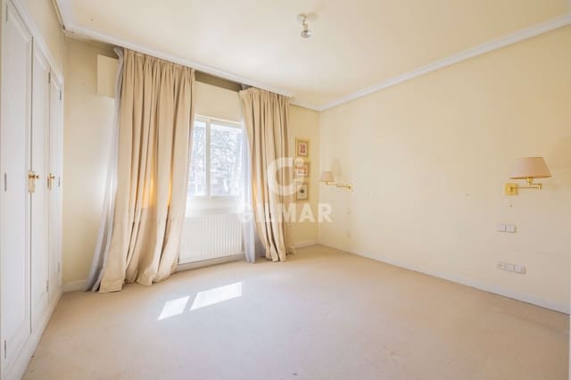 6 soverom Kjedet enebolig til salgs i El Pardo, Madrid by med svømmebasseng - € 2 700 000 (Ref: 9793502)