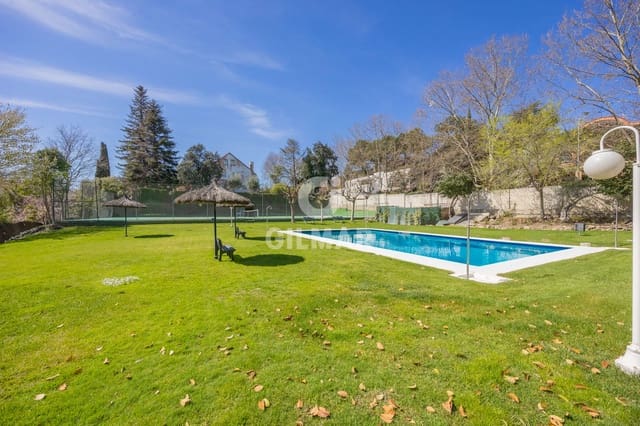 6 soverom Kjedet enebolig til salgs i El Pardo, Madrid by med svømmebasseng - € 2 700 000 (Ref: 9793502)