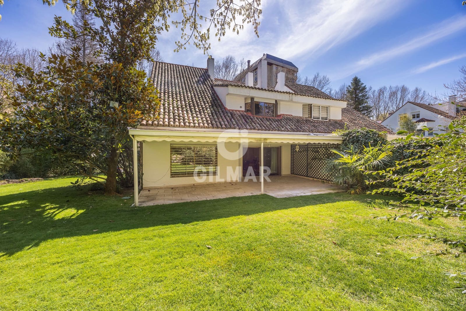 6 soverom Kjedet enebolig til salgs i Madrid by med svømmebasseng - € 2 700 000 (Ref: 9793502)