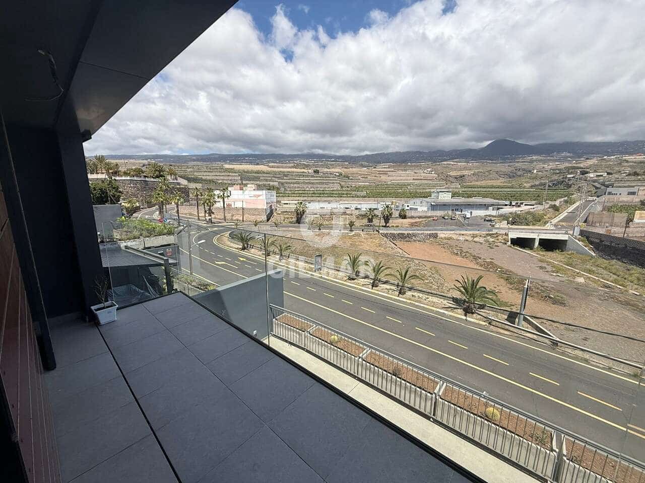 2 bedroom Flat for sale in Playa San Juan with garage - € 315,000 (Ref: 9795722)