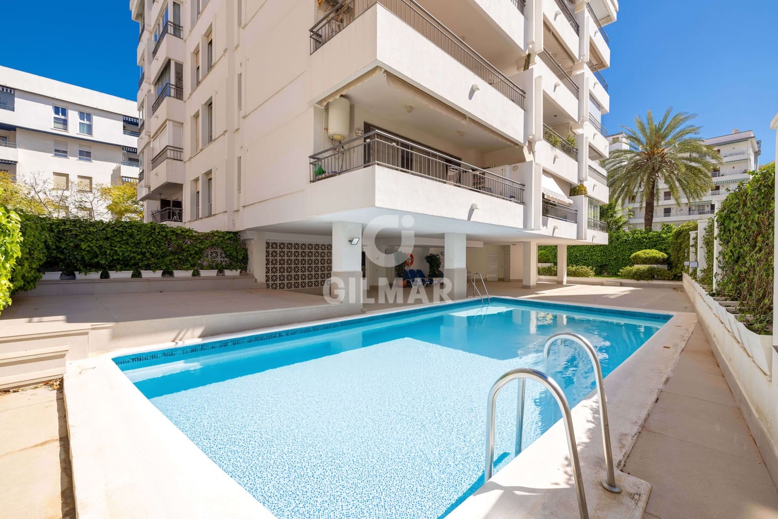 2 chambre Appartement à vendre à Marbella avec piscine garage - 430 000 € (Ref: 9802967)