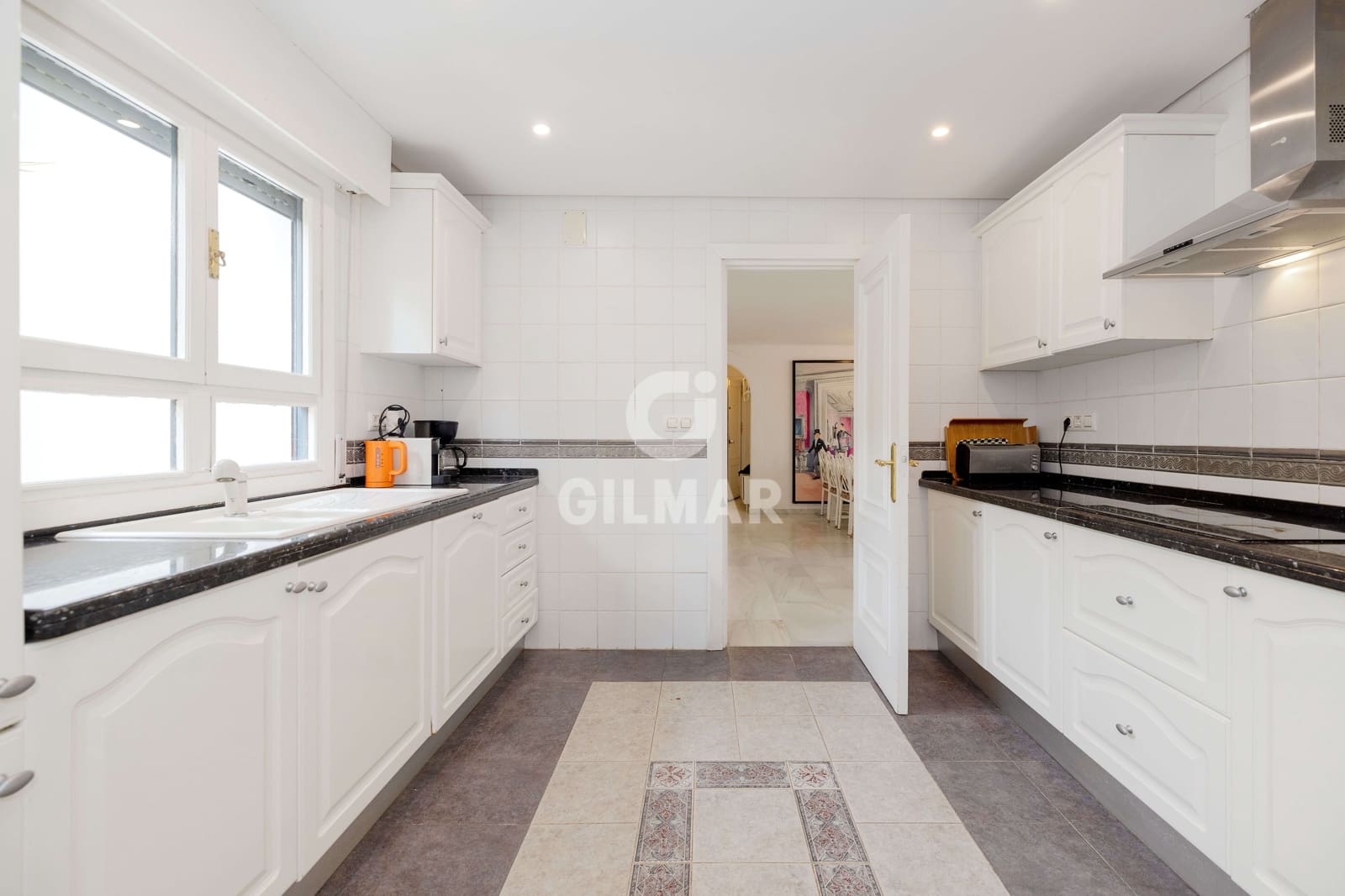 3 makuuhuone Asunto myytävänä paikassa Cabopino mukana uima-altaan - 850 000 € (Ref: 9807176)