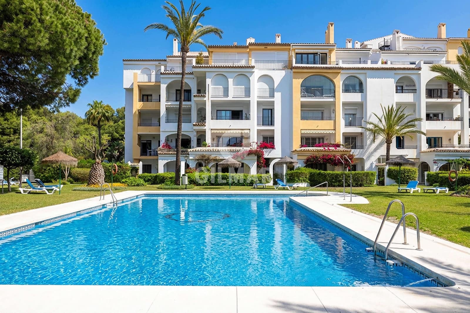 3 makuuhuone Asunto myytävänä paikassa Cabopino mukana uima-altaan - 850 000 € (Ref: 9807176)