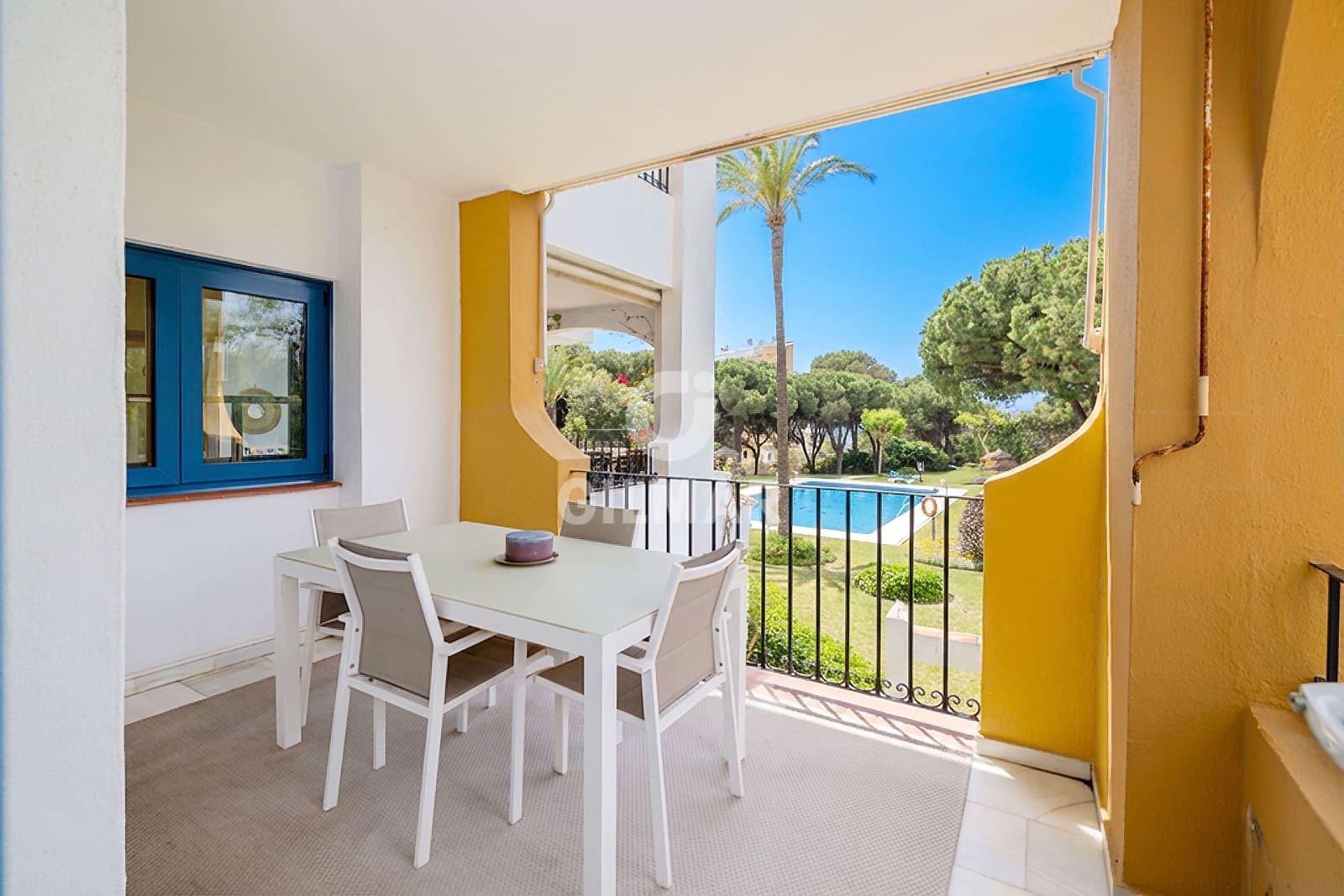 3 makuuhuone Asunto myytävänä paikassa Cabopino mukana uima-altaan - 850 000 € (Ref: 9807176)