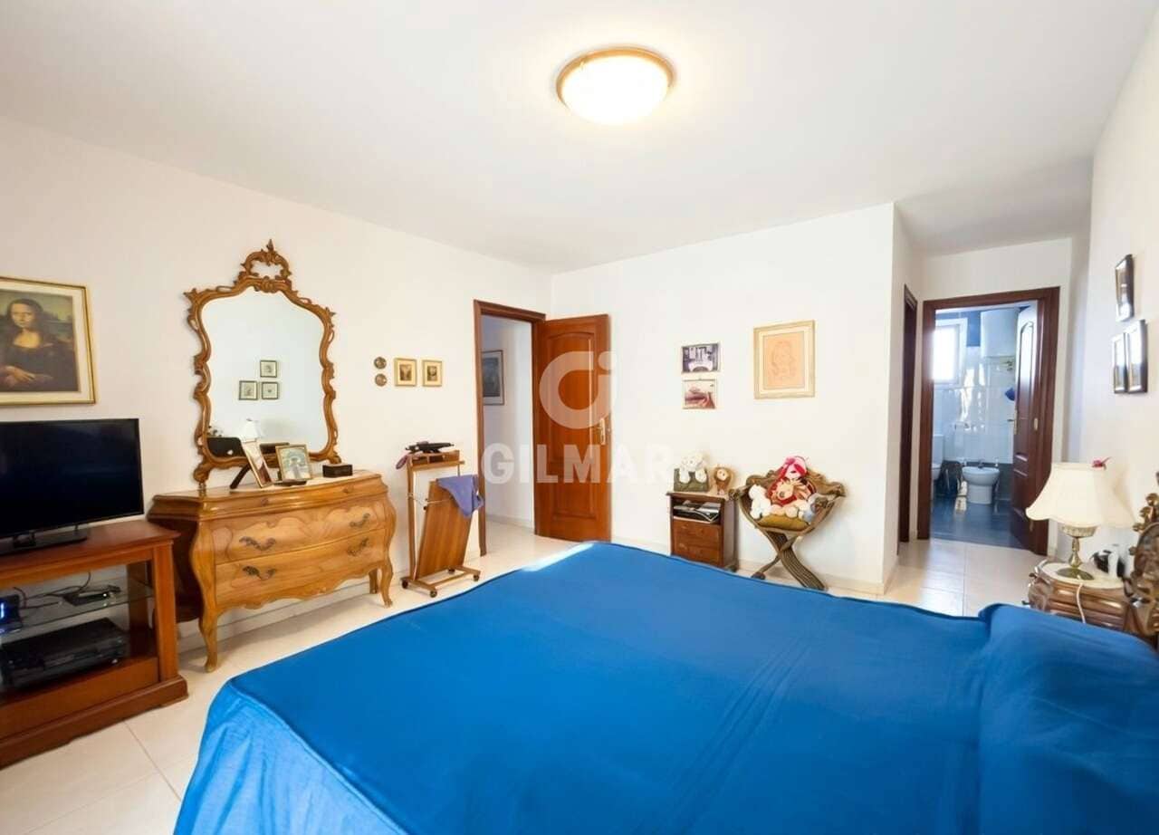 4 bedroom Flat for sale in Los Cristianos with pool - € 1,250,000 (Ref: 9807475)