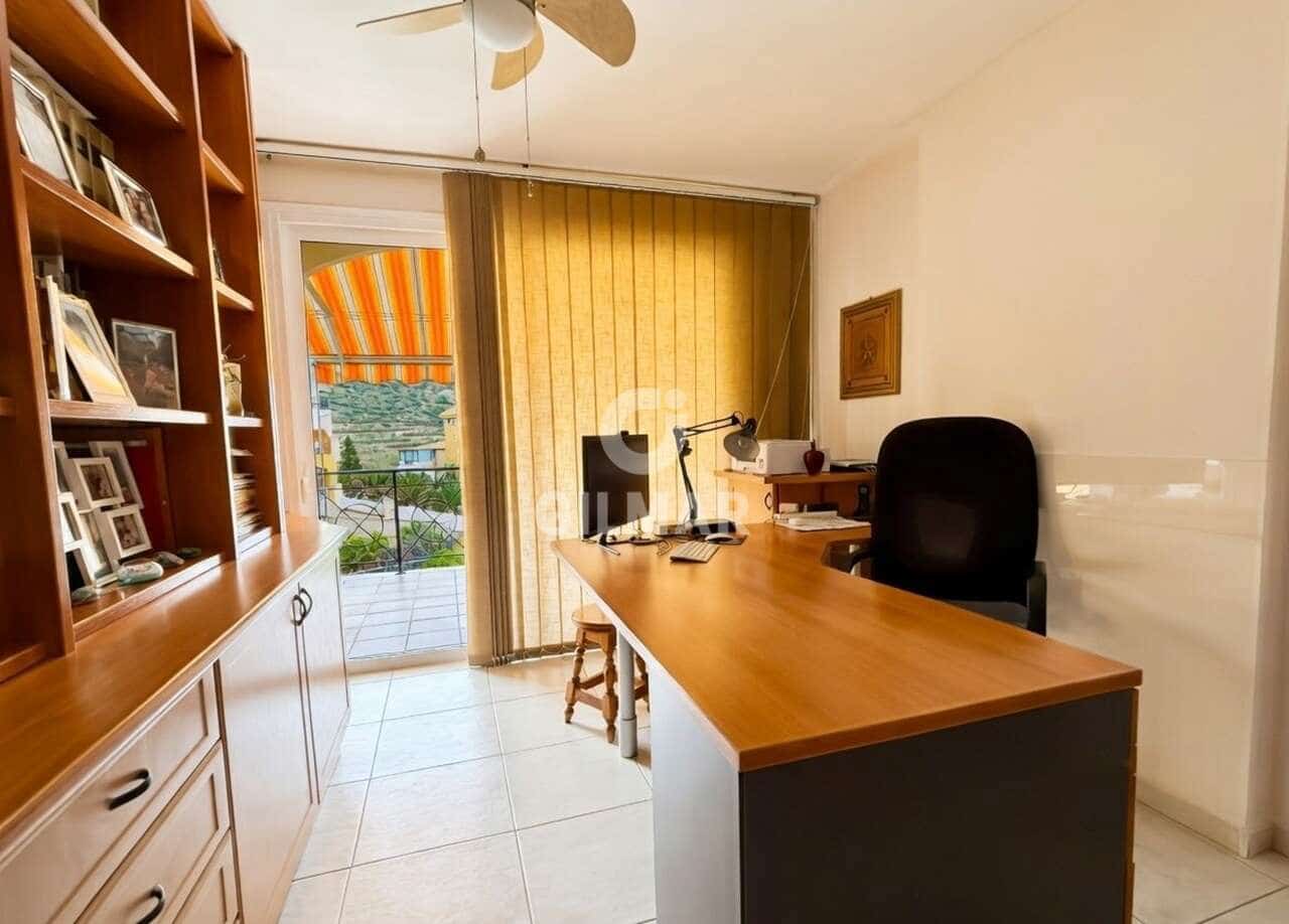 4 bedroom Flat for sale in Los Cristianos with pool - € 1,250,000 (Ref: 9807475)