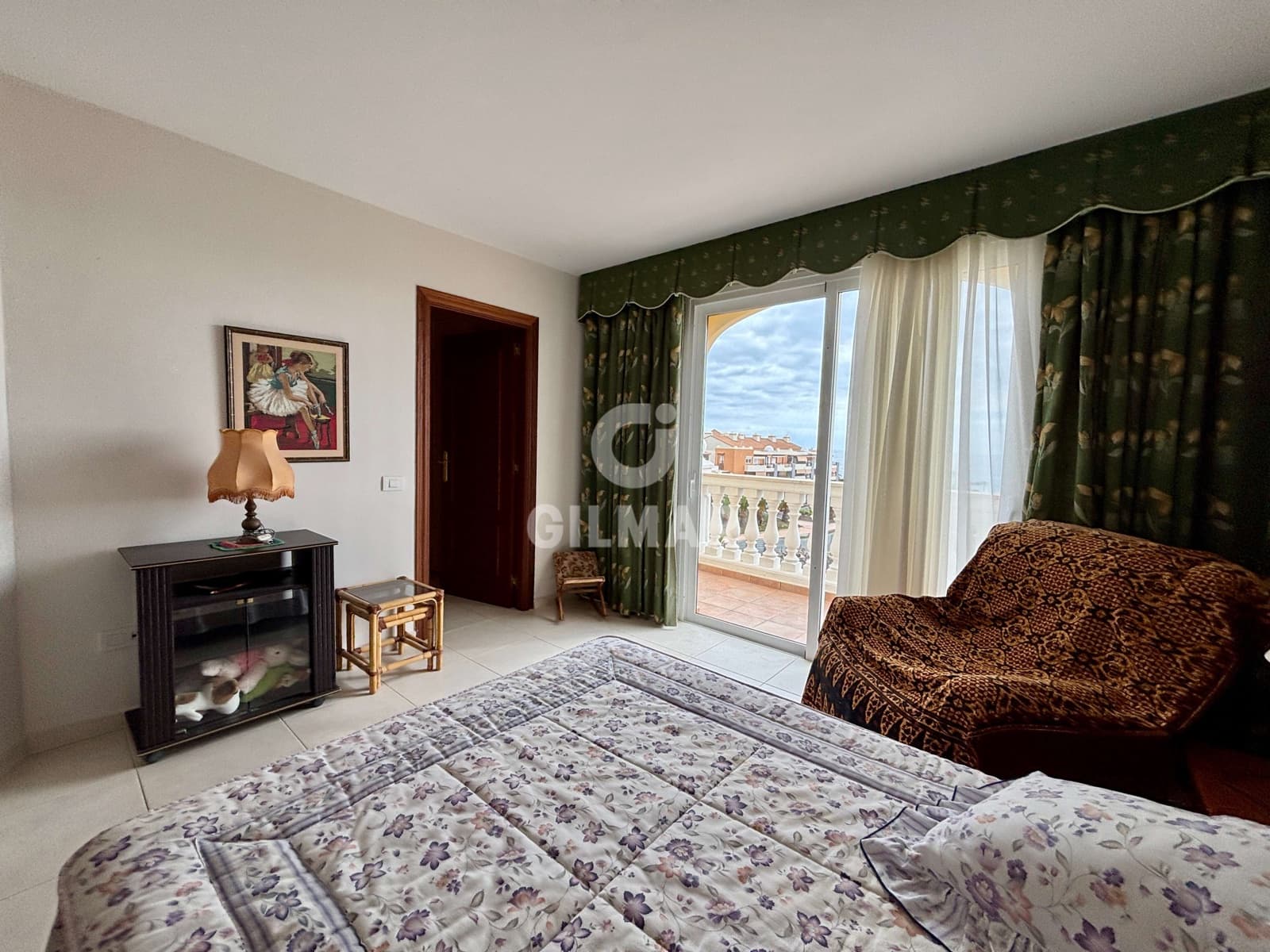 4 bedroom Flat for sale in Los Cristianos with pool - € 1,250,000 (Ref: 9807475)