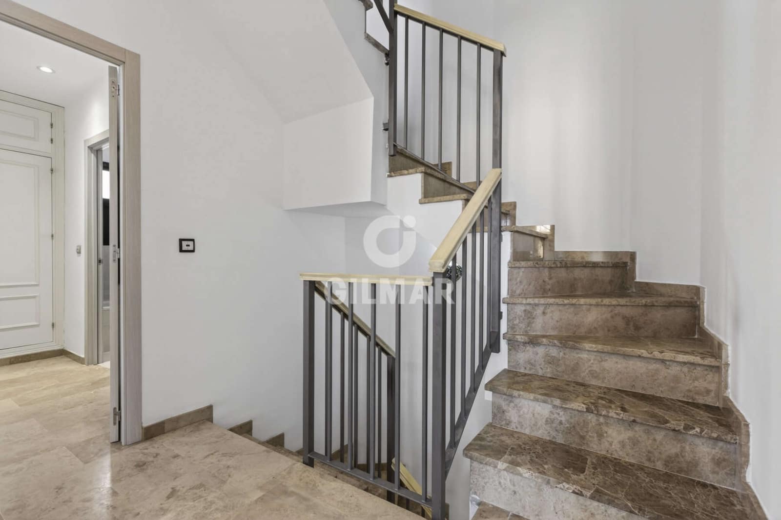 3 soverom Kjedet enebolig til salgs i Montequinto med garasje - € 420 000 (Ref: 9810845)