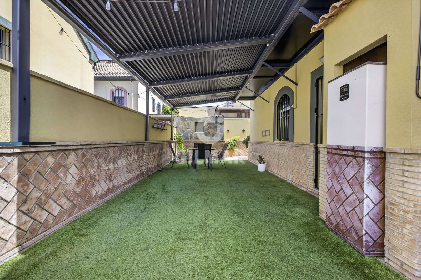 3 soverom Kjedet enebolig til salgs i Montequinto med garasje - € 420 000 (Ref: 9810845)