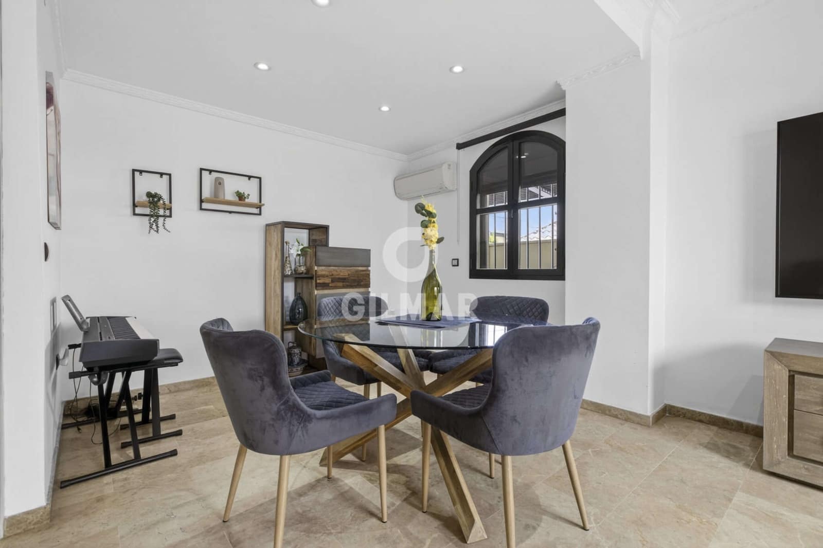 3 soverom Kjedet enebolig til salgs i Montequinto med garasje - € 420 000 (Ref: 9810845)