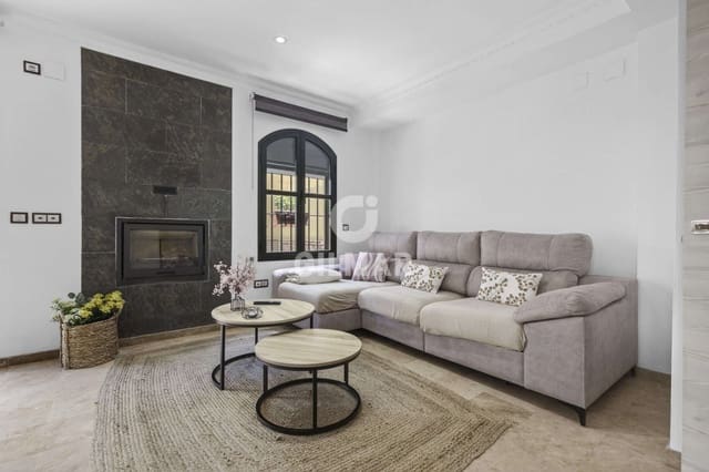 3 soverom Kjedet enebolig til salgs i Montequinto, Dos Hermanas med garasje - € 420 000 (Ref: 9810845)