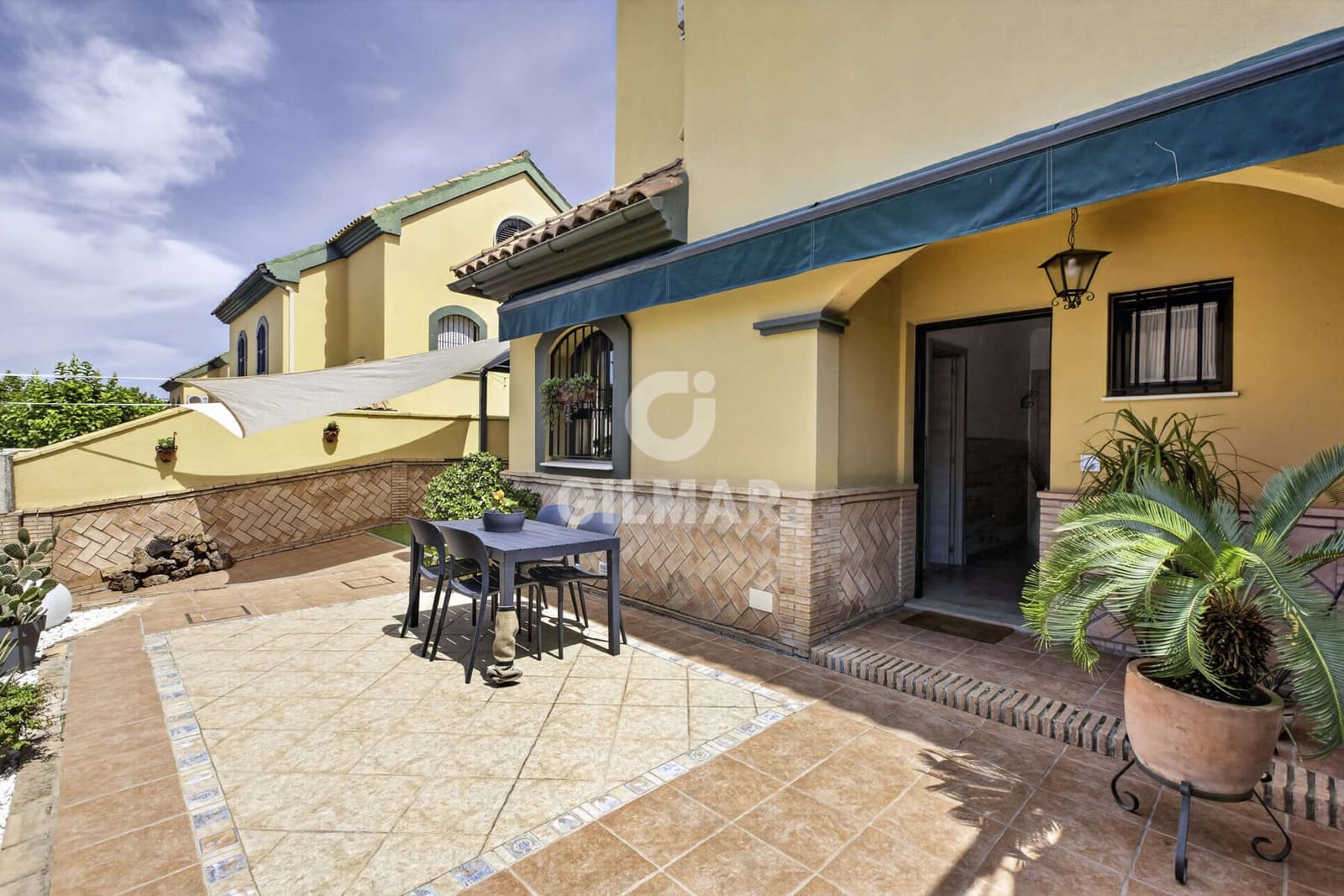 3 soverom Kjedet enebolig til salgs i Montequinto med garasje - € 420 000 (Ref: 9810845)