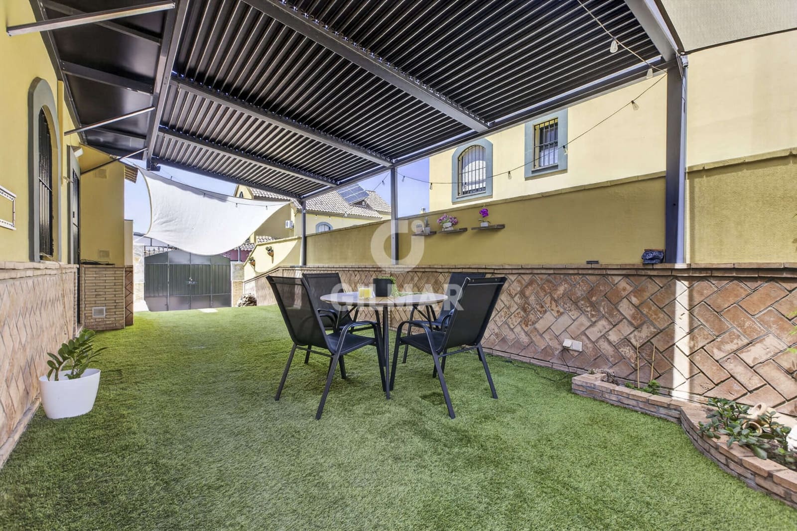 3 soverom Kjedet enebolig til salgs i Montequinto med garasje - € 420 000 (Ref: 9810845)