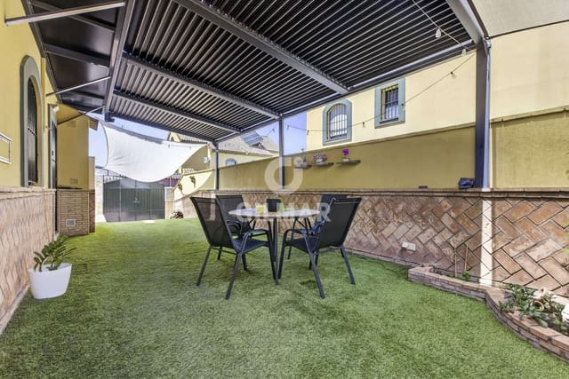 3 soverom Kjedet enebolig til salgs i Montequinto, Dos Hermanas med garasje - € 420 000 (Ref: 9810845)