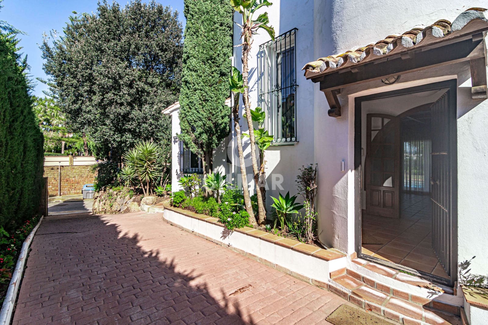 4 slaapkamer Villa te koop in Estepona met zwembad - € 1.900.000 (Ref: 9810846)