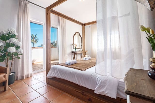 4 slaapkamer Villa te koop in Nueva Atalaya, Estepona met zwembad - € 1.900.000 (Ref: 9810846)