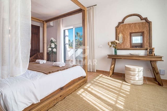 4 slaapkamer Villa te koop in Nueva Atalaya, Estepona met zwembad - € 1.900.000 (Ref: 9810846)