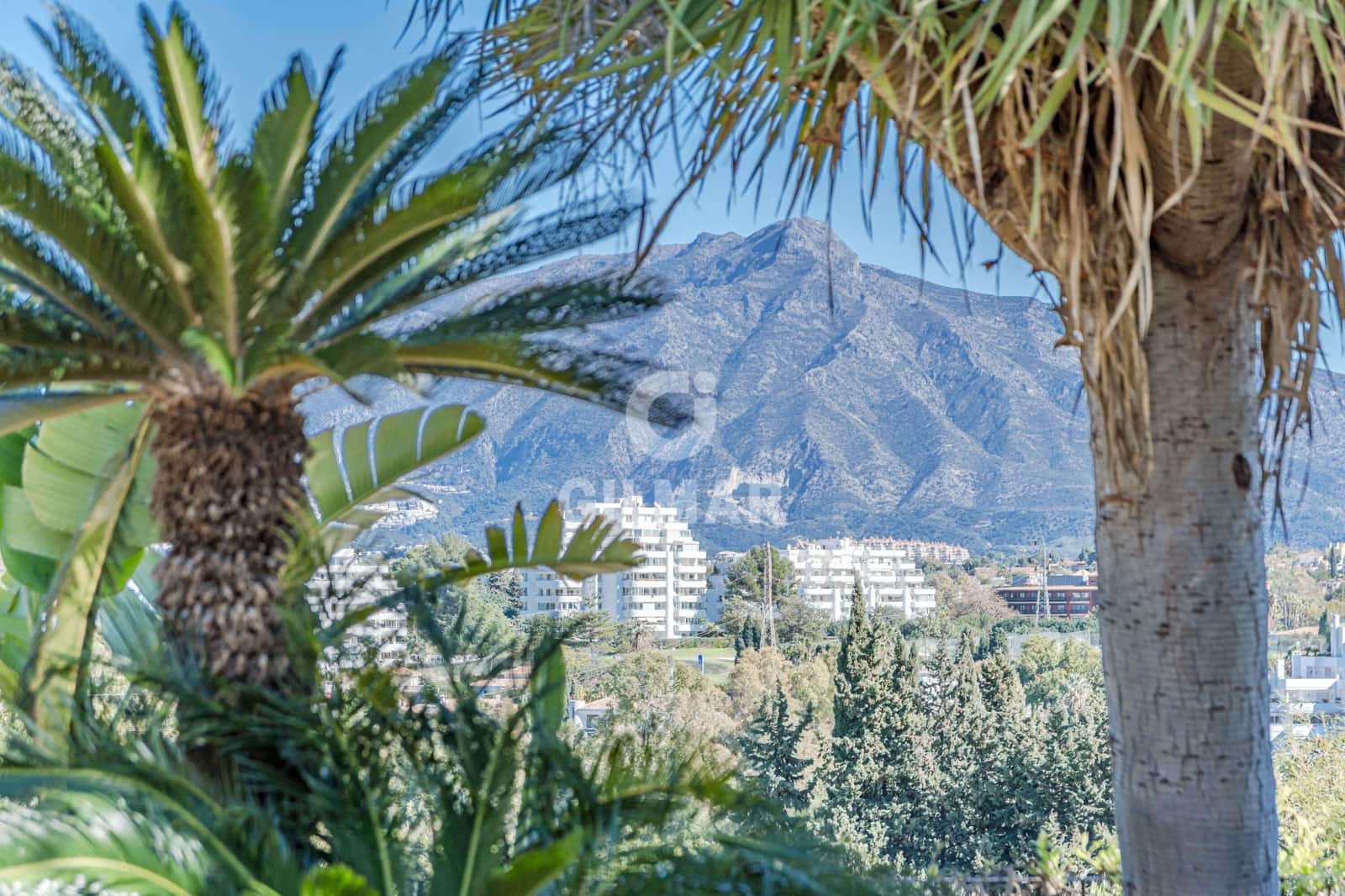 4 slaapkamer Villa te koop in Estepona met zwembad - € 1.900.000 (Ref: 9810846)
