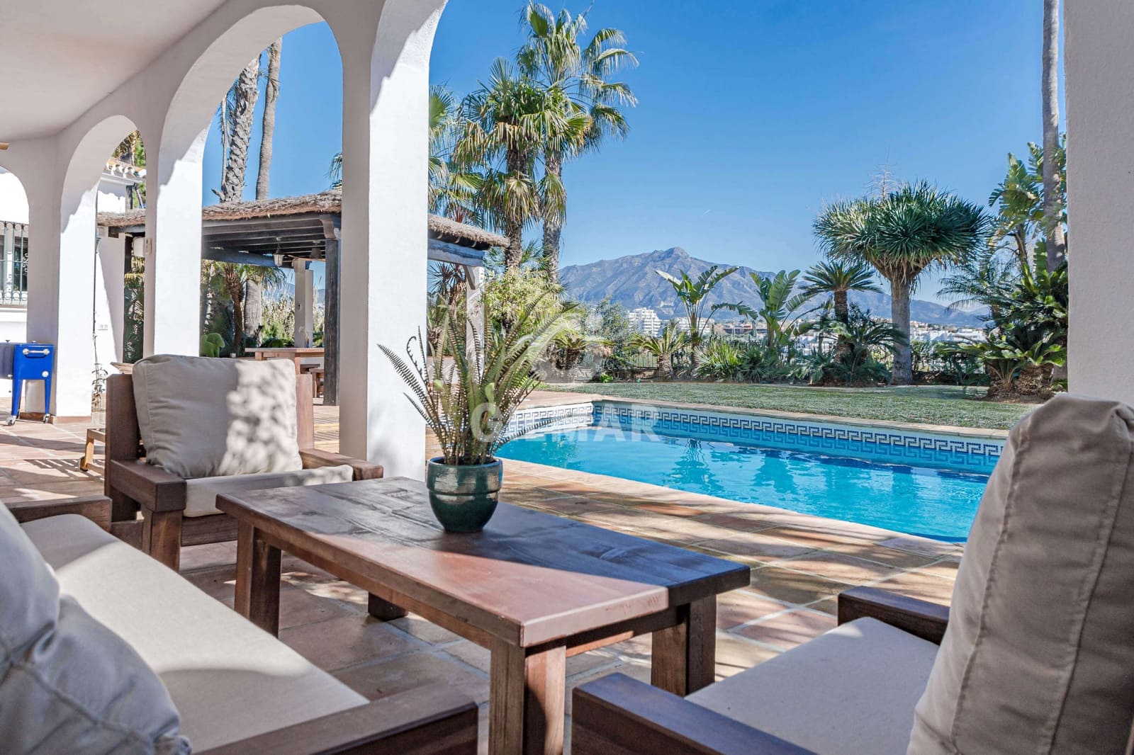 4 slaapkamer Villa te koop in Estepona met zwembad - € 1.900.000 (Ref: 9810846)