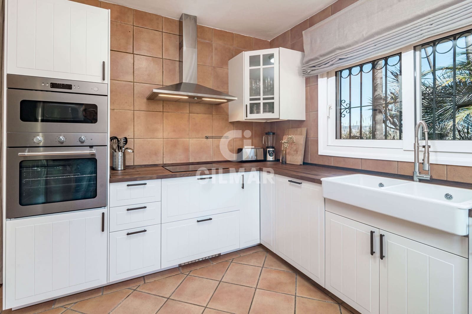 4 slaapkamer Villa te koop in Estepona met zwembad - € 1.900.000 (Ref: 9810846)