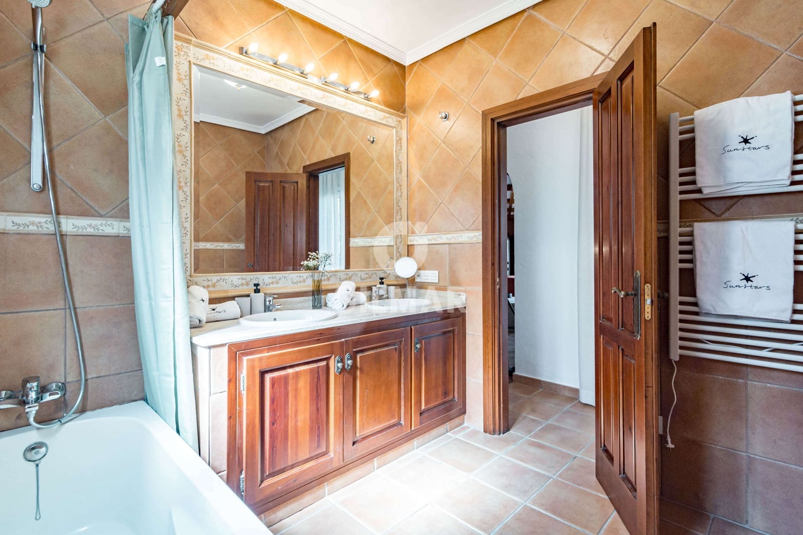 4 slaapkamer Villa te koop in Estepona met zwembad - € 1.900.000 (Ref: 9810846)