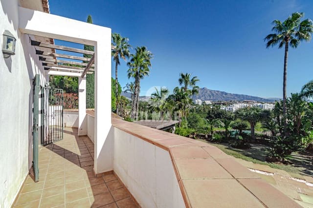 4 slaapkamer Villa te koop in Nueva Atalaya, Estepona met zwembad - € 1.900.000 (Ref: 9810846)