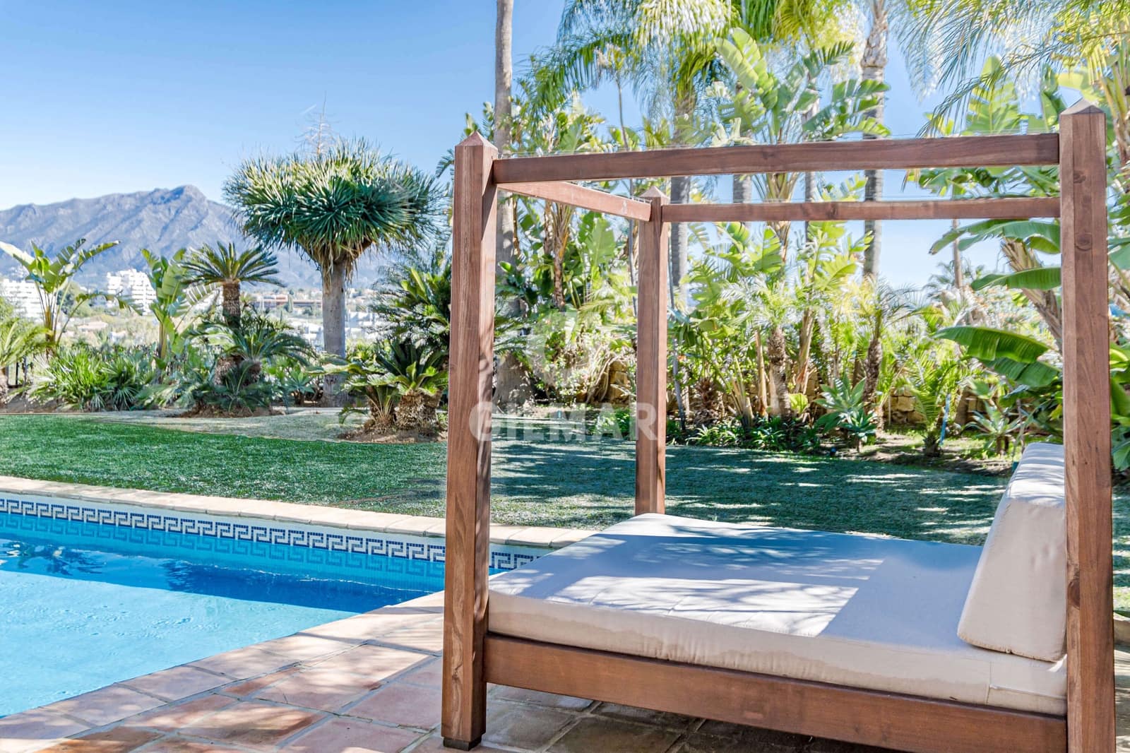 4 slaapkamer Villa te koop in Estepona met zwembad - € 1.900.000 (Ref: 9810846)
