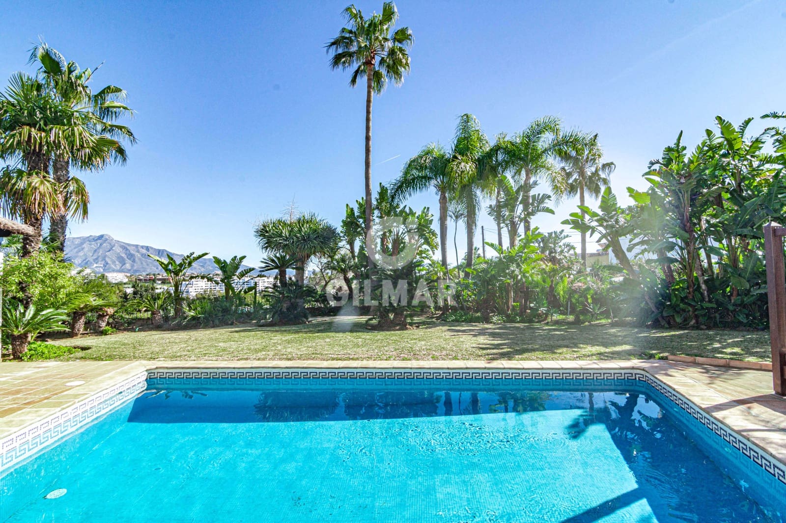 4 slaapkamer Villa te koop in Estepona met zwembad - € 1.900.000 (Ref: 9810846)
