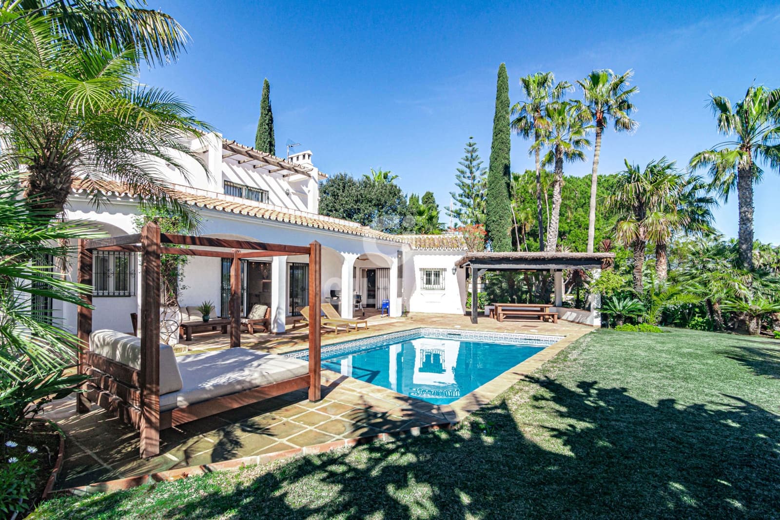 4 slaapkamer Villa te koop in Estepona met zwembad - € 1.900.000 (Ref: 9810846)