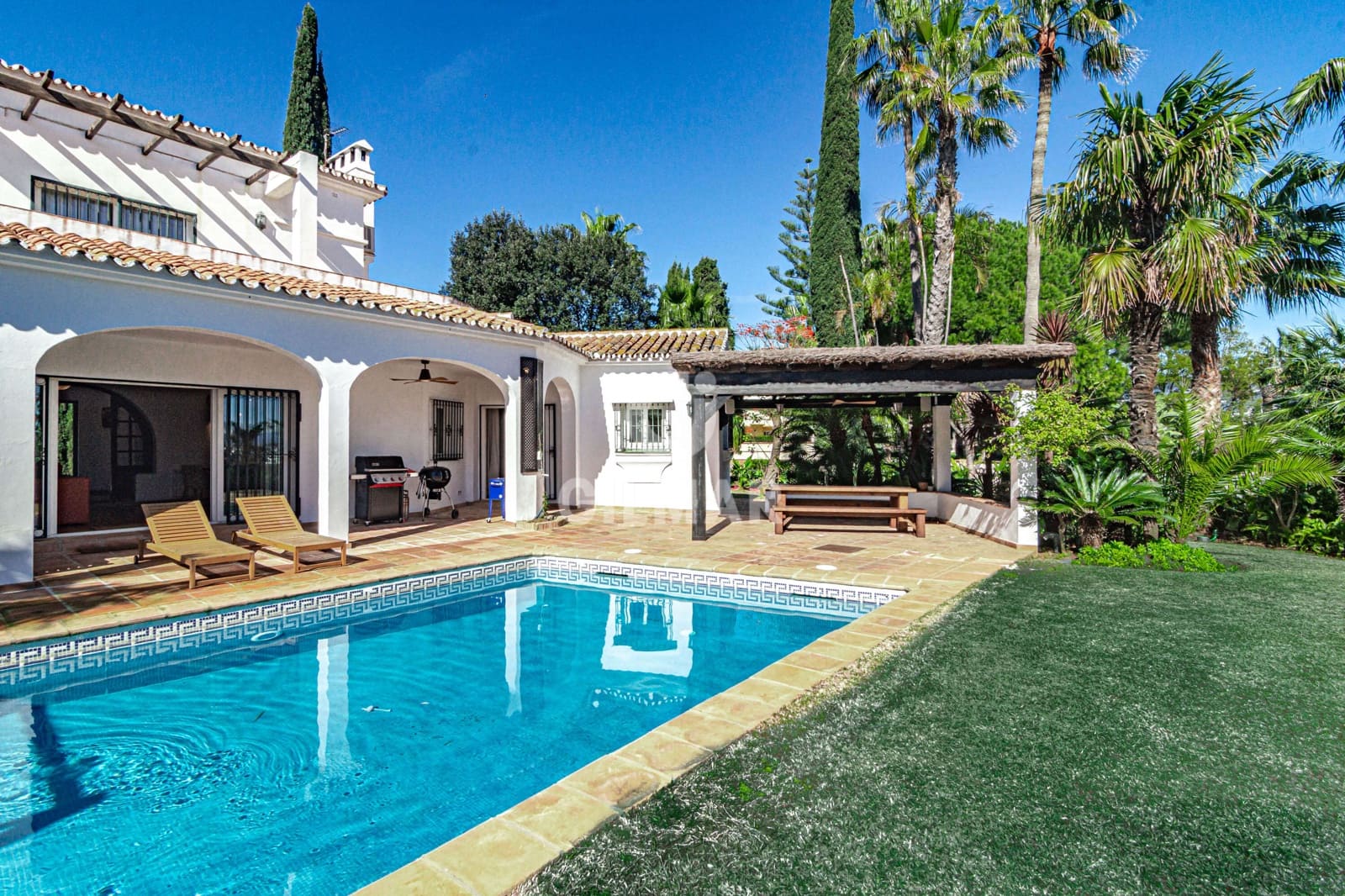 4 slaapkamer Villa te koop in Estepona met zwembad - € 1.900.000 (Ref: 9810846)