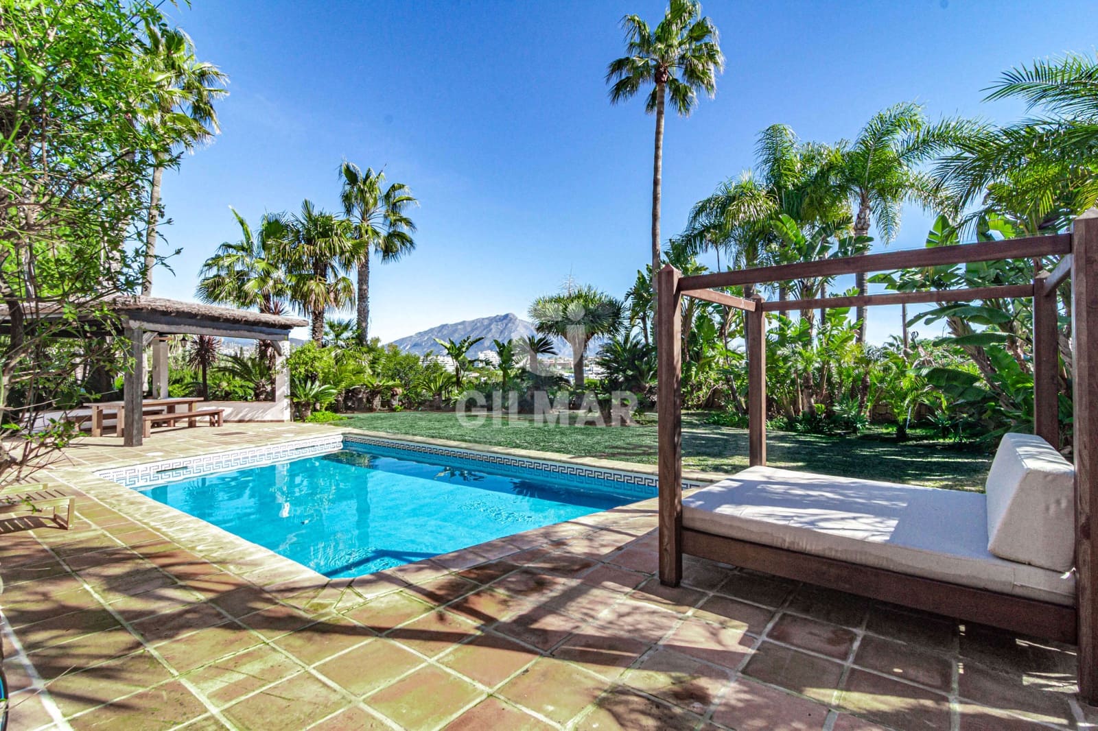 4 slaapkamer Villa te koop in Estepona met zwembad - € 1.900.000 (Ref: 9810846)