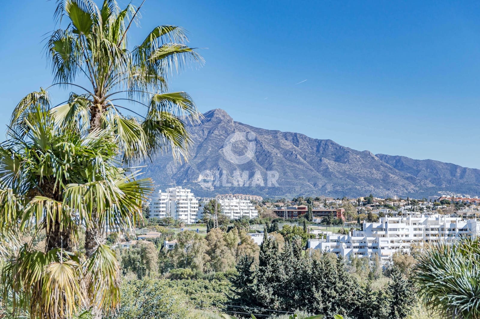 4 slaapkamer Villa te koop in Estepona met zwembad - € 1.900.000 (Ref: 9810846)