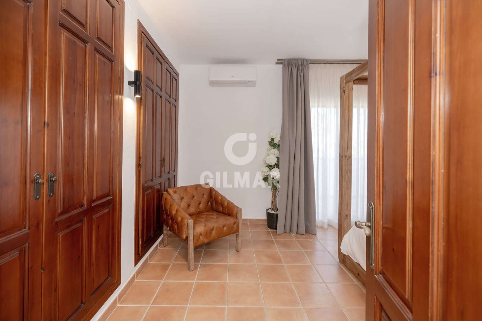 4 bedroom Villa for sale in Estepona with pool - € 1,900,000 (Ref: 9810846)