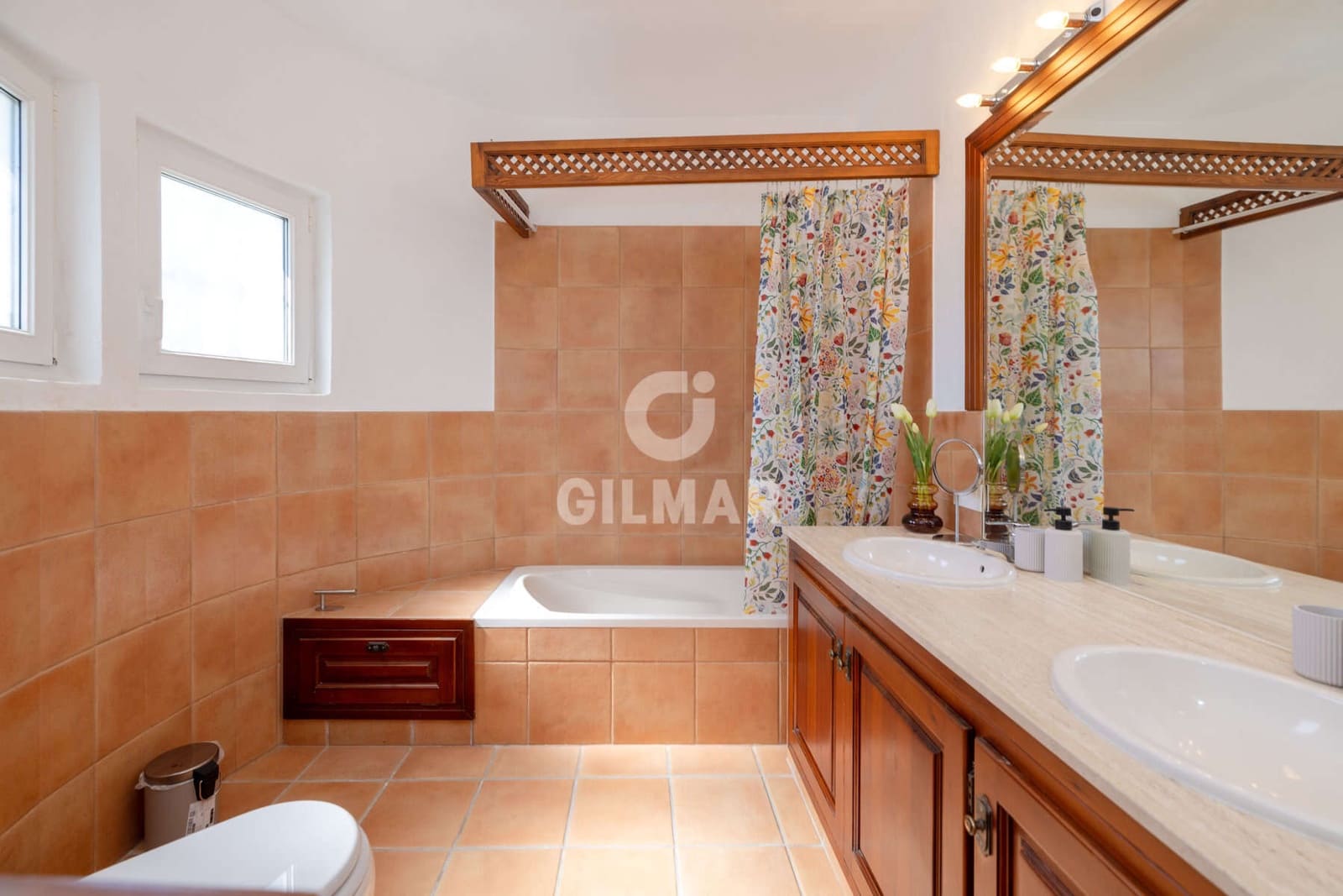 4 bedroom Villa for sale in Estepona with pool - € 1,900,000 (Ref: 9810846)