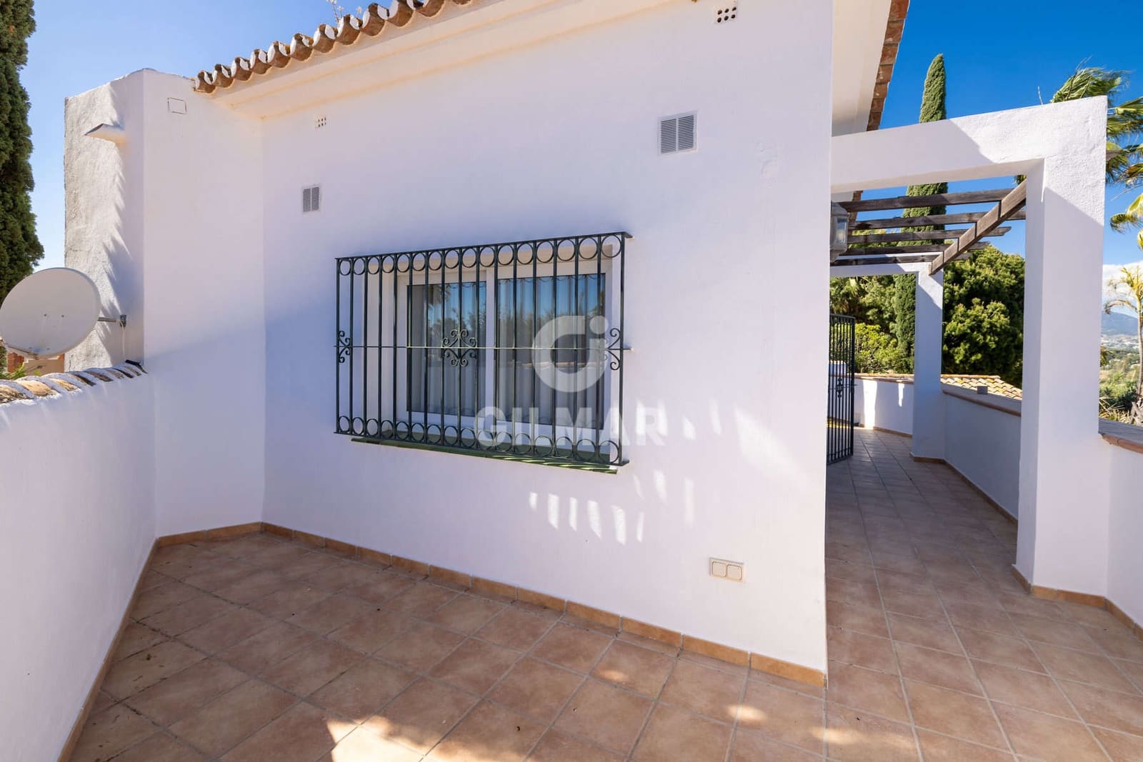 4 bedroom Villa for sale in Estepona with pool - € 1,900,000 (Ref: 9810846)