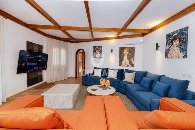 Chalet de 4 habitaciones en Nueva Atalaya, Estepona en venta con piscina - 1.900.000 € (Ref: 9810846)