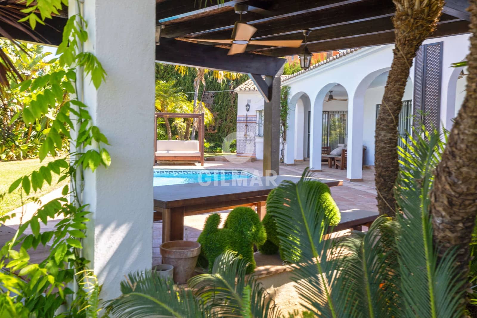 4 bedroom Villa for sale in Estepona with pool - € 1,900,000 (Ref: 9810846)