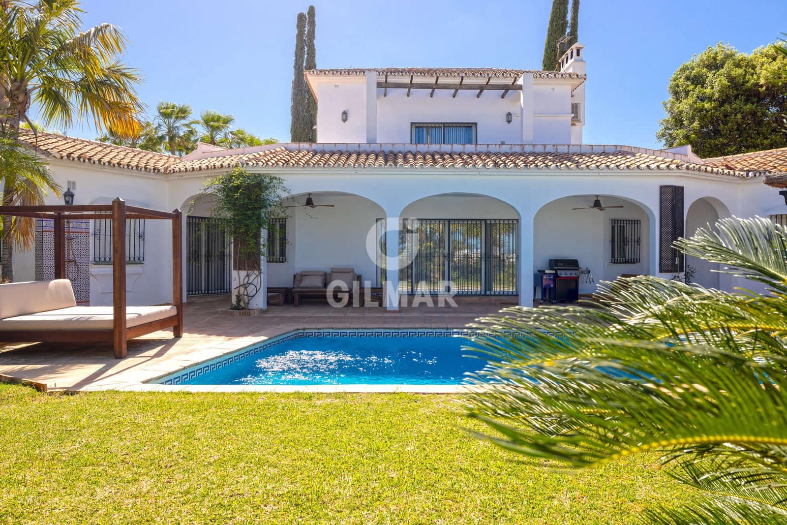 4 bedroom Villa for sale in Estepona with pool - € 1,900,000 (Ref: 9810846)