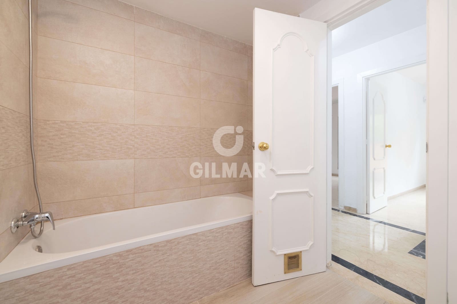 4 slaapkamer Flat te koop in Marbella met garage - € 515.000 (Ref: 9810847)