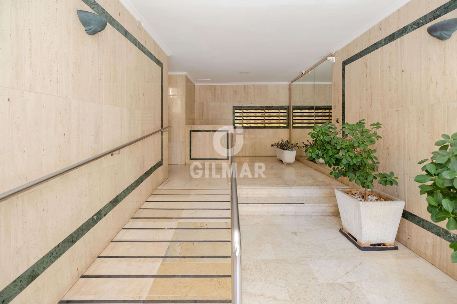 4 slaapkamer Flat te koop in Marbella met garage - € 515.000 (Ref: 9810847)