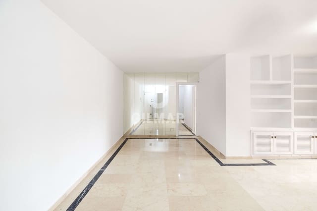 4 slaapkamer Flat te koop in Playa Bajadilla - Puertos, Marbella met garage - € 515.000 (Ref: 9810847)