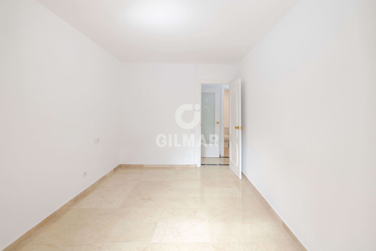 4 slaapkamer Flat te koop in Marbella met garage - € 515.000 (Ref: 9810847)