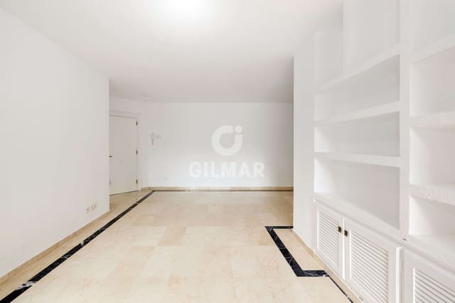 4 slaapkamer Flat te koop in Playa Bajadilla - Puertos, Marbella met garage - € 515.000 (Ref: 9810847)