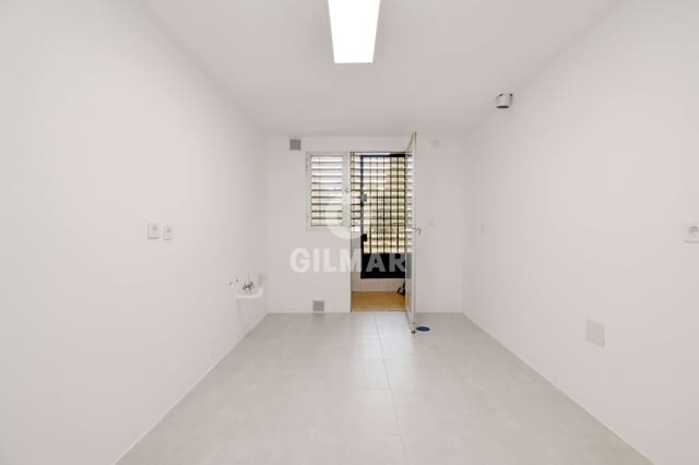 4 slaapkamer Flat te koop in Playa Bajadilla - Puertos, Marbella met garage - € 515.000 (Ref: 9810847)