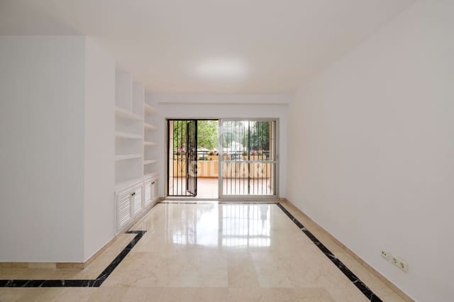 4 slaapkamer Flat te koop in Playa Bajadilla - Puertos, Marbella met garage - € 515.000 (Ref: 9810847)