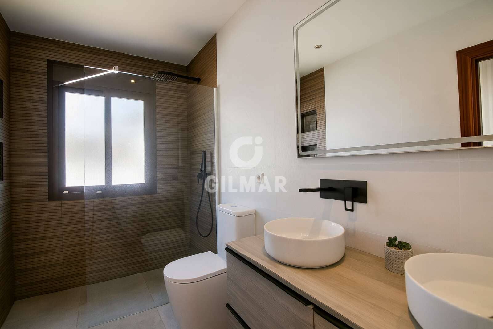 4 sypialnia Willa na sprzedaż w El Paraiso z basenem - 1 400 000 € (Ref: 9810848)