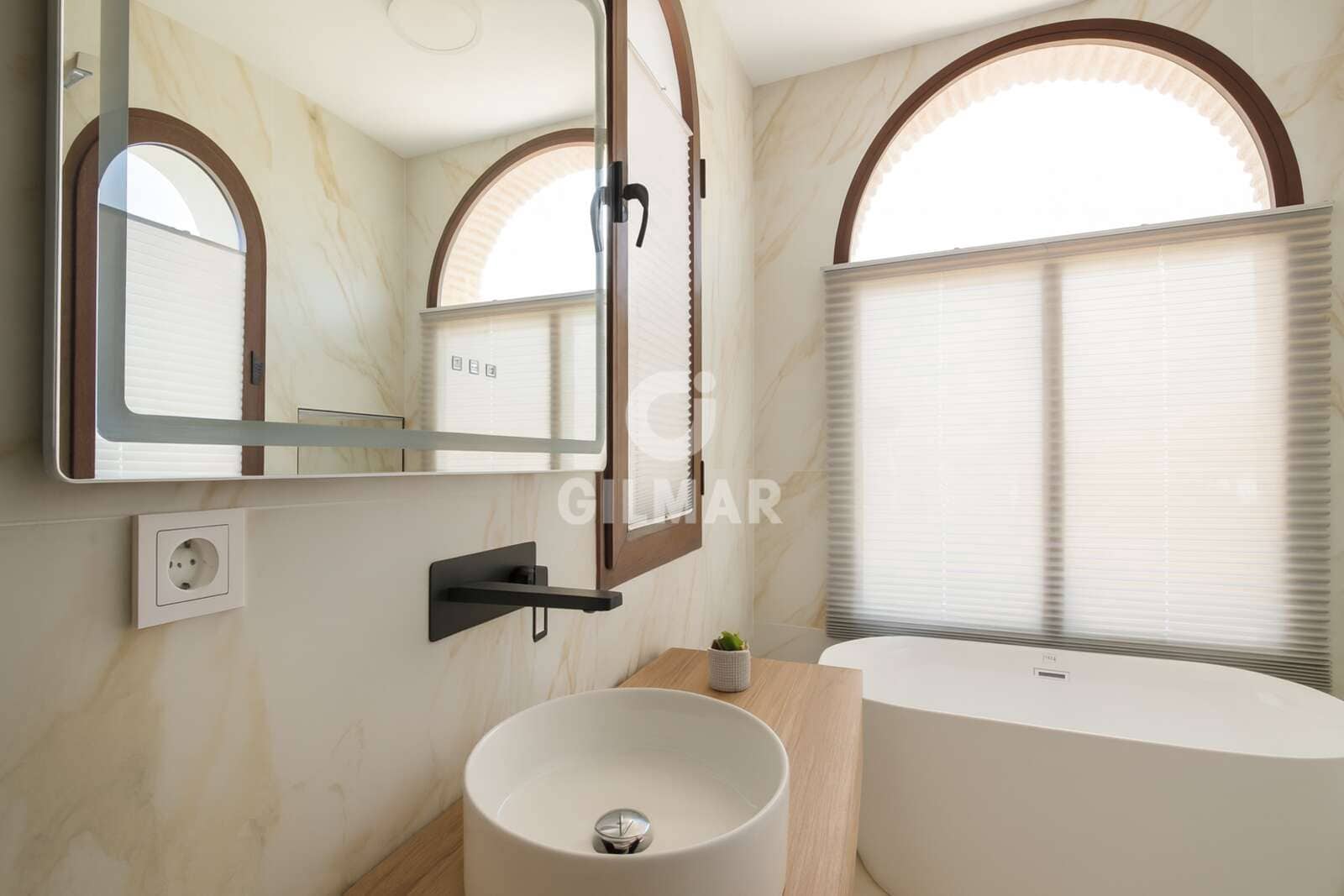 4 sypialnia Willa na sprzedaż w El Paraiso z basenem - 1 400 000 € (Ref: 9810848)