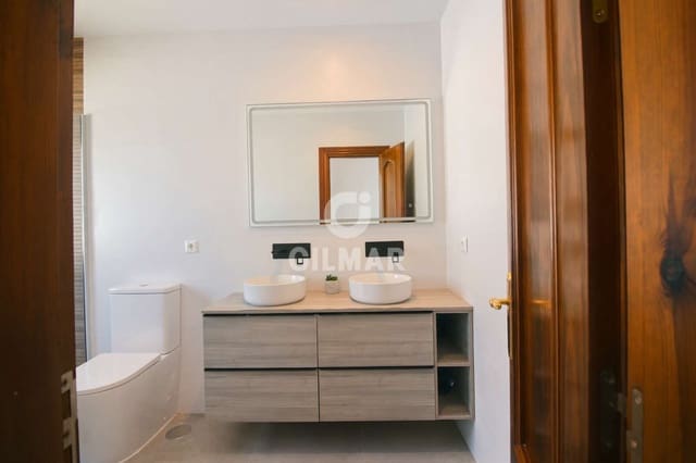 4 sypialnia Willa na sprzedaż w El Paraiso, Estepona z basenem - 1 400 000 € (Ref: 9810848)