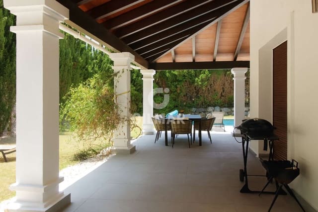 4 sypialnia Willa na sprzedaż w El Paraiso, Estepona z basenem - 1 400 000 € (Ref: 9810848)